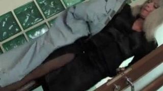 Молодой парень трахает свою зрелую любовницу